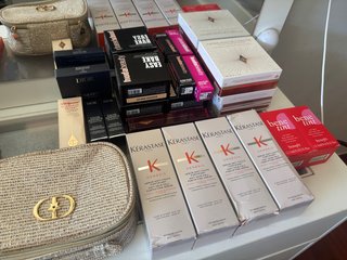 Lote de productos de belleza y maquillaje