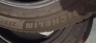 Neumático Michelin 225/60 R17 99V
