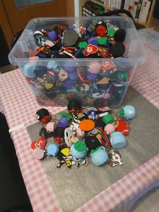 Llaveros de goma variados