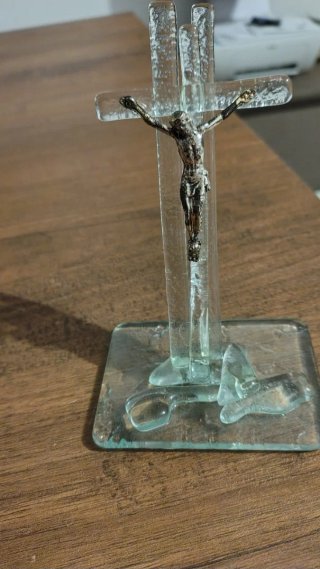 Crocefisso in vetro con Gesù