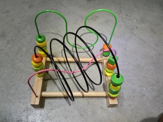 Juego laberinto de cuentas de madera
