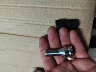 Set de 4 Tornillos Antirrobo para Llantas