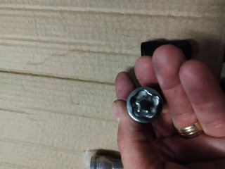 Set de 4 Tornillos Antirrobo para Llantas