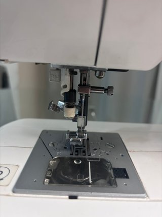 Máquina de coser electrónica Singer 225 puntadas
