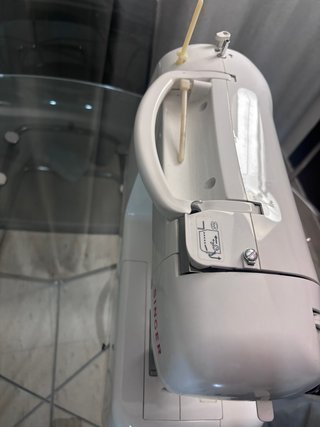 Máquina de coser electrónica Singer 225 puntadas