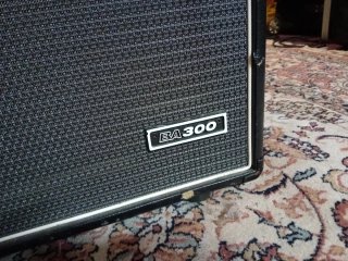 Amplificador Bajo Ampeg BA300 210