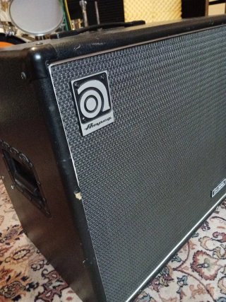 Amplificador Bajo Ampeg BA300 210