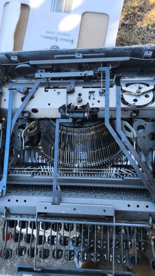 Máquina de escribir Olivetti Lettera DL