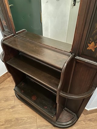 Mueble recibidor antiguo madera oscura.