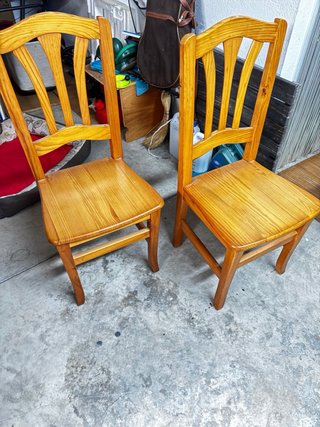 Conjunto de Mesa y 4 Sillas de Madera