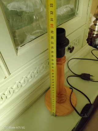 Lámpara de mesa de madera