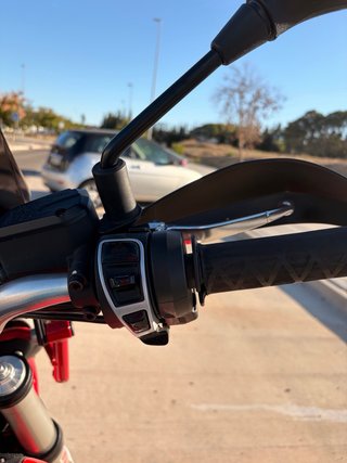 Moto Guzzi V85 TT con Kit Maletas Shad
