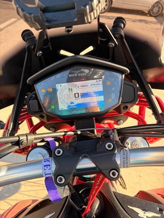 Moto Guzzi V85 TT con Kit Maletas Shad