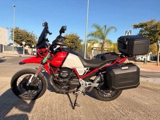 Moto Guzzi V85 TT con Kit Maletas Shad