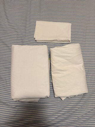 Juego de sábanas blancas