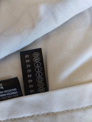 Traje de hombre gris con rayas beige