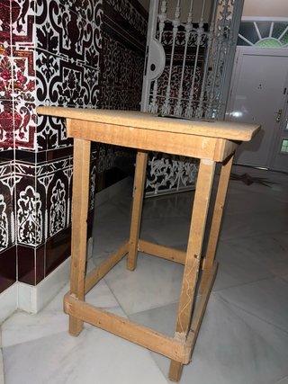 Mesita de madera auxiliar