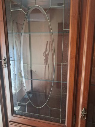 Mueble Vitrina de Madera Maciza con gran espacio