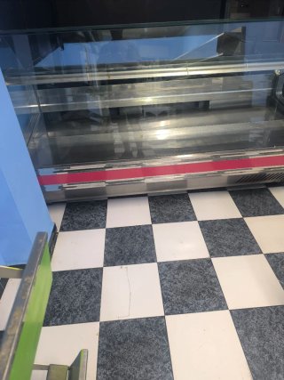 Estanterías, Vitrina y Congelador