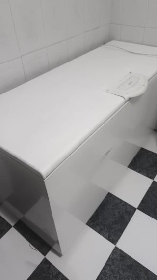Estanterías, Vitrina y Congelador