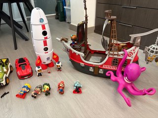Lote Pinypon Niños Barco Cohete Coches Figuras