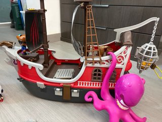 Lote Pinypon Niños Barco Cohete Coches Figuras