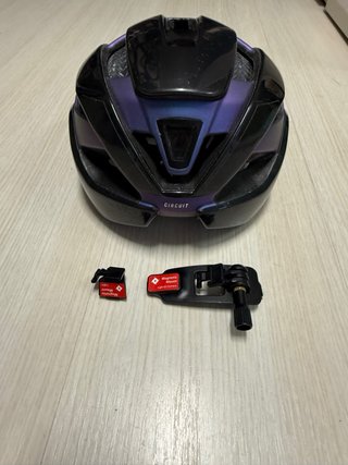 Casco Ciclismo Trek Negro con Detalles Púrpura