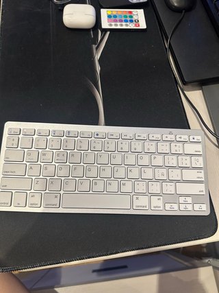 Teclado Bluetooth Plata y Blanco