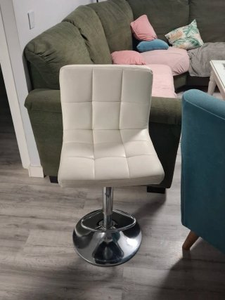 Taburete alto blanco y plateado
