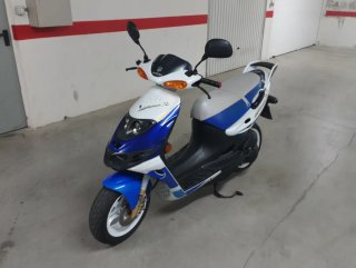 Suzuki Katana 50cc Scooter Azul/Blanco
