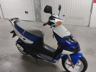 Suzuki Katana 50cc Scooter Azul/Blanco