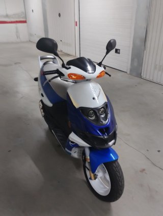 Suzuki Katana 50cc Scooter Azul/Blanco