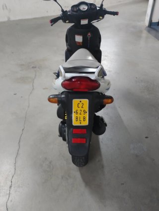 Suzuki Katana 50cc Scooter Azul/Blanco