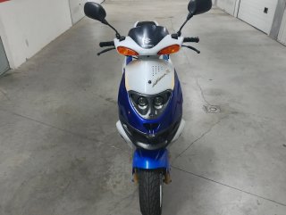 Suzuki Katana 50cc Scooter Azul/Blanco