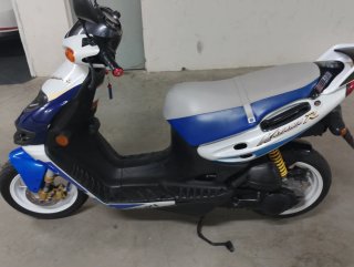 Suzuki Katana 50cc Scooter Azul/Blanco