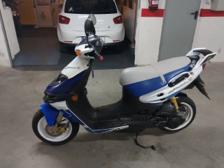 Suzuki Katana 50cc Scooter Azul/Blanco