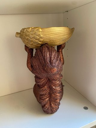 Ardilla con bol de bellota