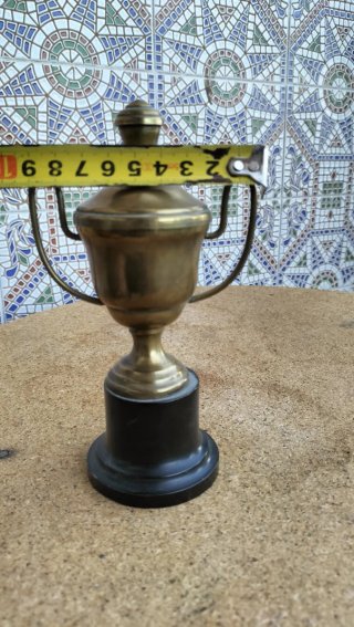 Trofeo Antiguo de Metal Dorado