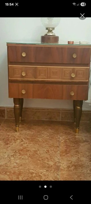 Conjunto Dormitorio: Cómoda con Espejo y Mesitas