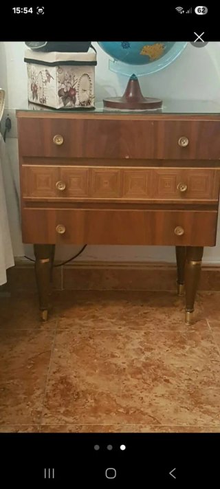 Conjunto Dormitorio: Cómoda con Espejo y Mesitas