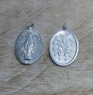 Juego de 2 medallas religiosas