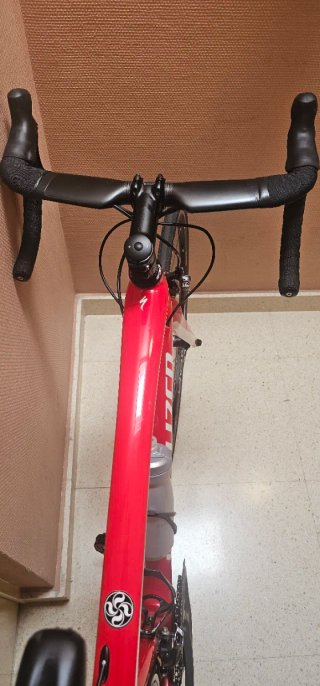 Bicicleta de carretera Specialized Tarmac Roja