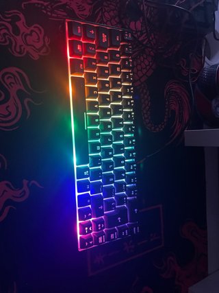 Teclado Mecánico Compacto con Iluminación RGB