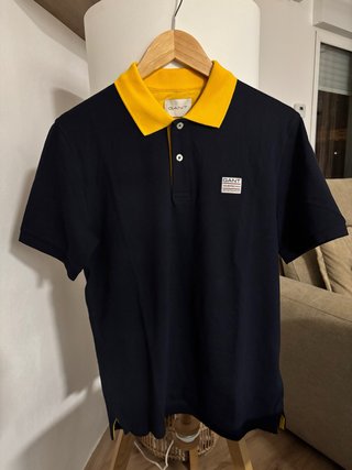 CON ETIQUETA: Polo Gant Azul y Amarillo Talla S