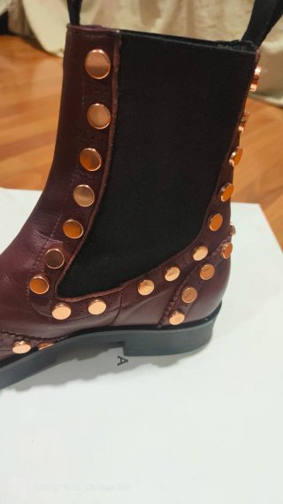 Stivaletti biker donna con borchie oro