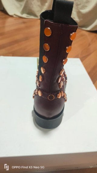 Stivaletti biker donna con borchie oro