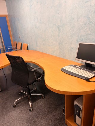 Mesa de escritorio moderna