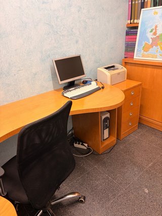 Mesa de escritorio moderna