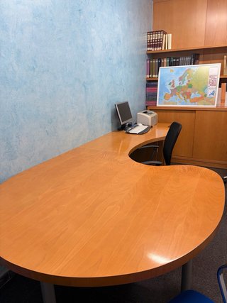 Mesa de escritorio moderna