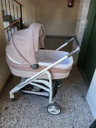 Carro de bebé color rosa